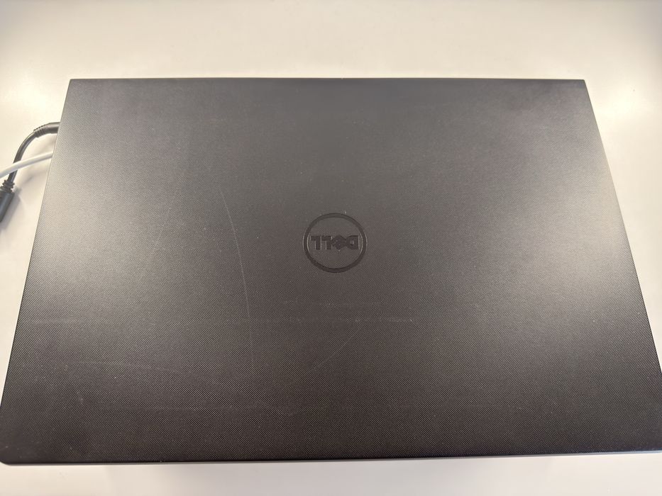 Laptop Dell i5, 8GB RAM, Full HD – ideal pentru școală și uz zilnic