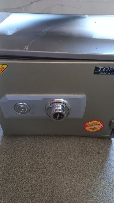 Продам недорого сейф