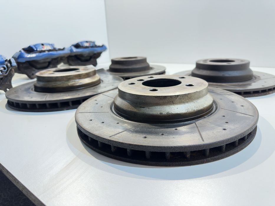 Вентилирани спирачни дискове с апарати от БМВ 3.5д/BMW 3.5d