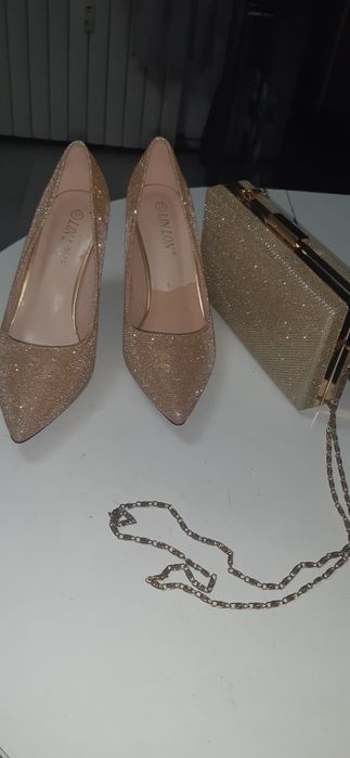 Vand set pantofi si poseta