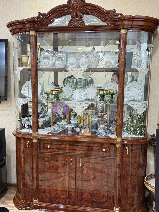 Mebel stol stul 16 talik. Kamotlari bilan komplekt.