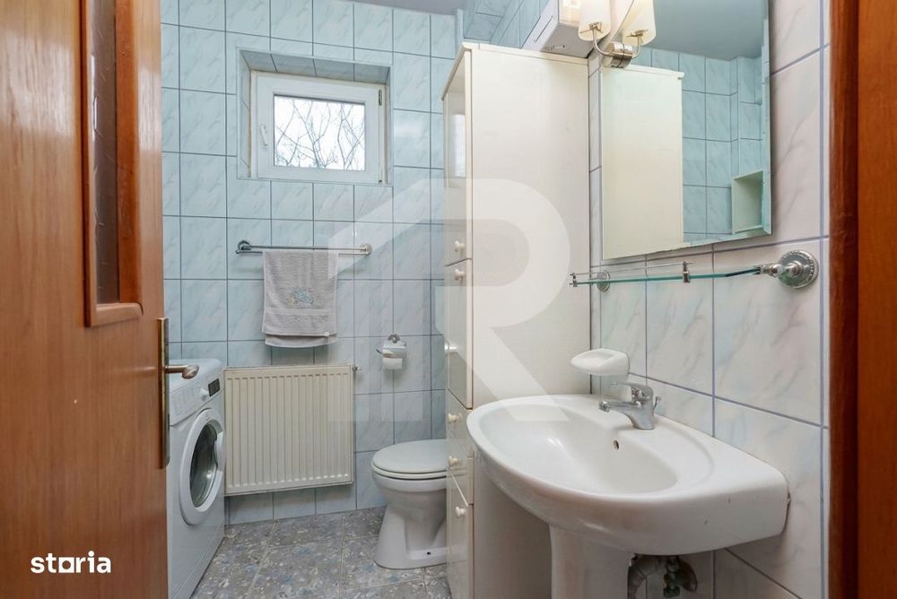 Casa spatioasa cu vedere la Lacul Grivita | 5 dormitoare | teren 793 m