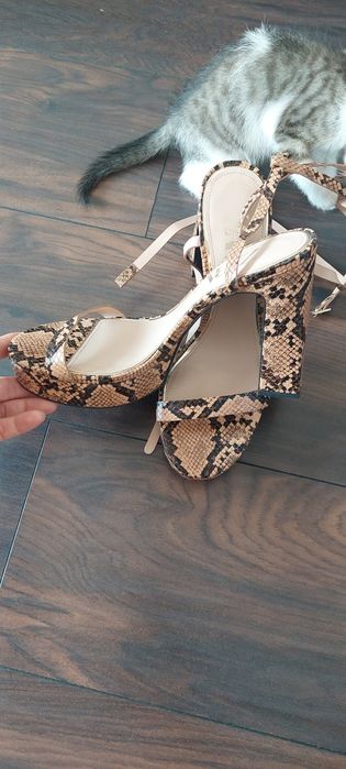 Sandale zara cu platforma 39