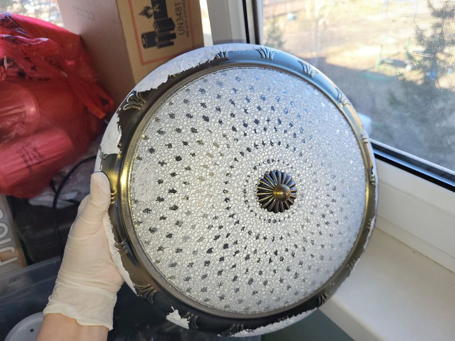 Продам 2 люстры потолочные