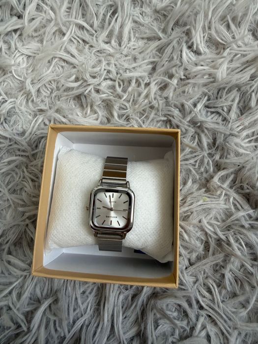 Продаю часы новые