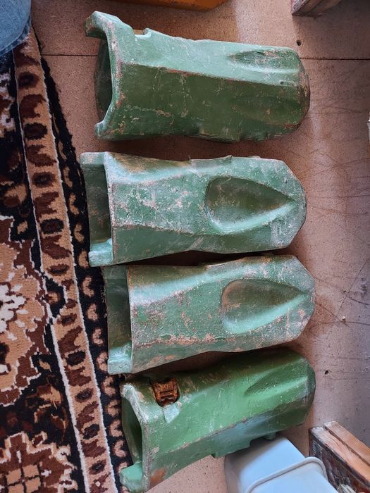 Каронки эксковатора U40ultralok 4 шт и каронка 1U3352RC 2 шт