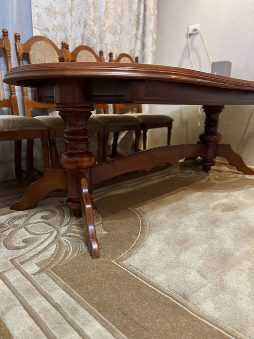 Продается стол со стульями