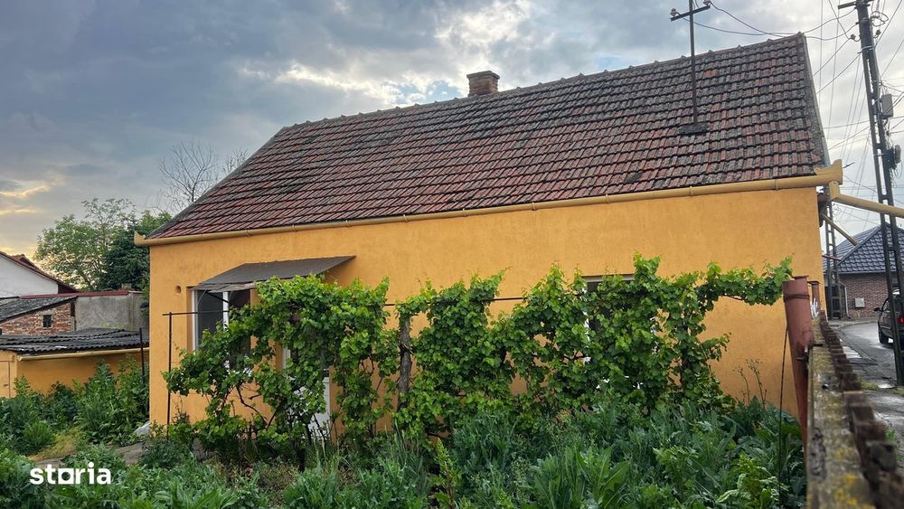 Casa modesta cu teren in zona Jysk Carei