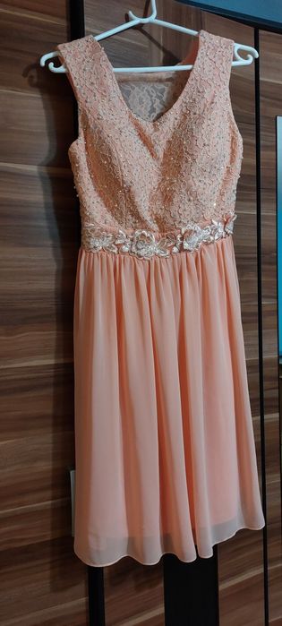 Vand rochita de ocazie