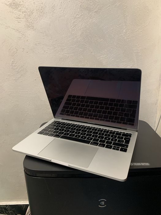 • Macbook Pro • 2017 •