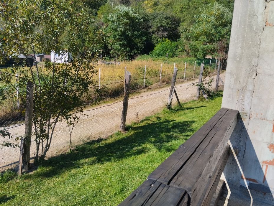 De închiriat pe termen lung: Apartament 2 camere la casă (46 mp) + terasă 20 mp & curte 200 mp | Zona Spital – Bicaz