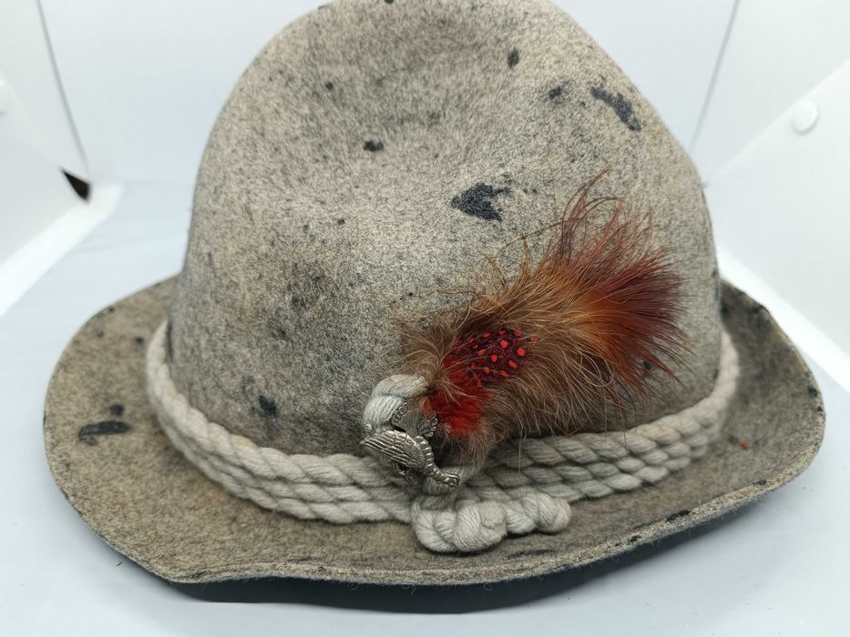 Две стари тиролски шапки