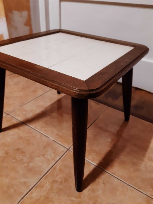 Masuta lemn cu placa gresie si picioaredesurubabile