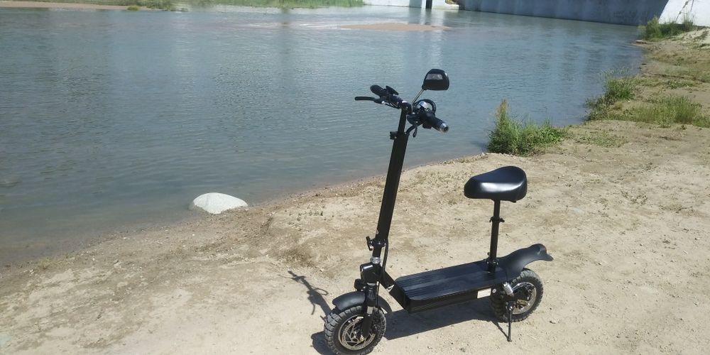 Продам эл самокат МОНОТРОН 2023 г выпуска .