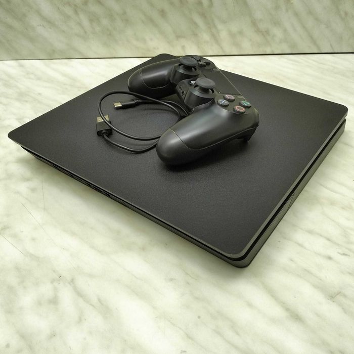Consola PS4 Slim PlayStation 4 slim cu 2 Maneta Zeus Amanet Rahova 35486