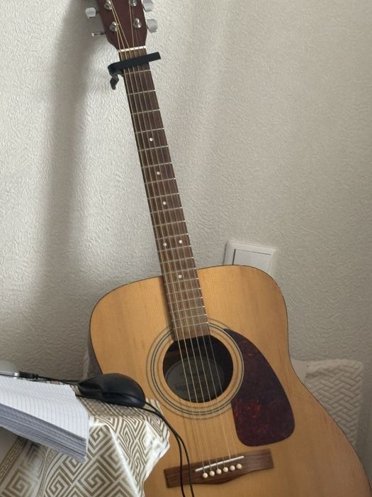 Гитара акустическая