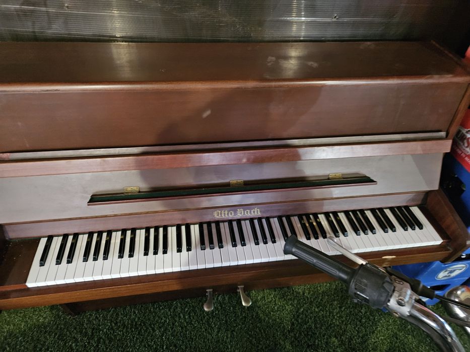 Pianina rara Otto  Bach,ca si noua din  Cape Town cu semnătura