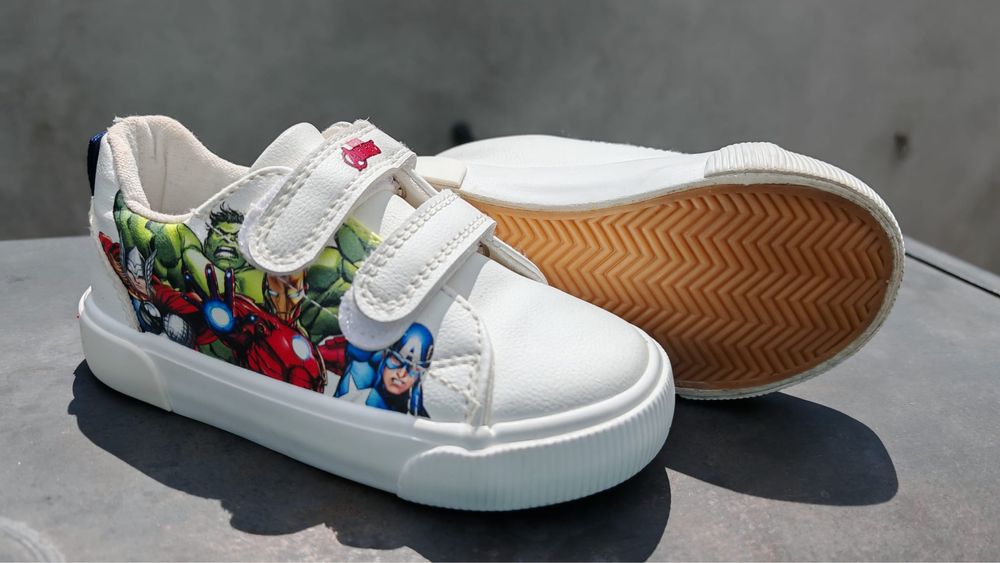 Pantofi sport joși Răzbunătorii Marvel PRIMARK marime 23