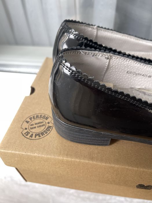 Туфли лаковые к школе 36р