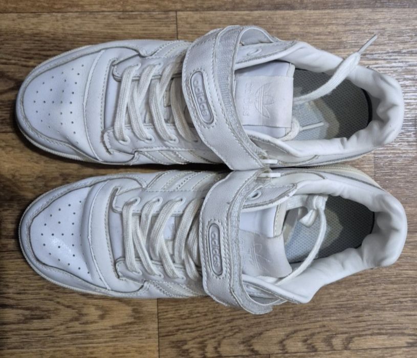 Кроссовки adidas forum low белые