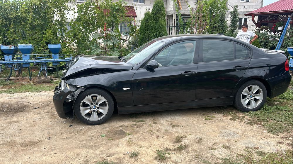 Dezmembrez bmw e90 2.0 163 cp
