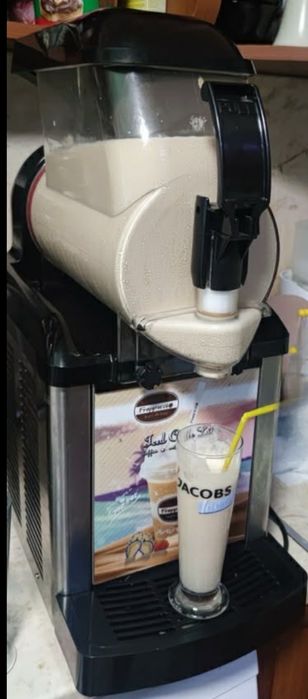 Машина за скрежина и други напитки