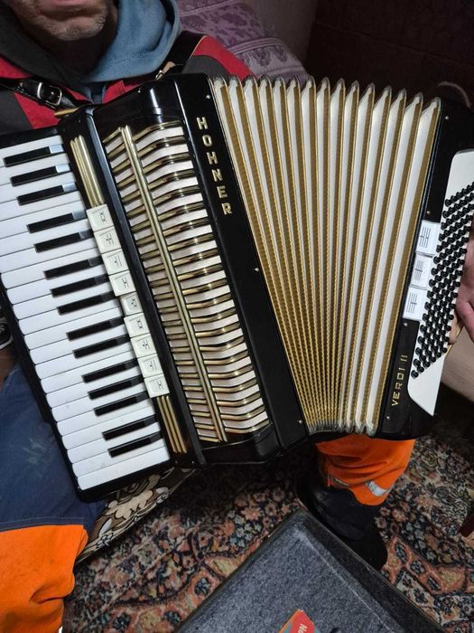 Vând acordeon în stare f.bună