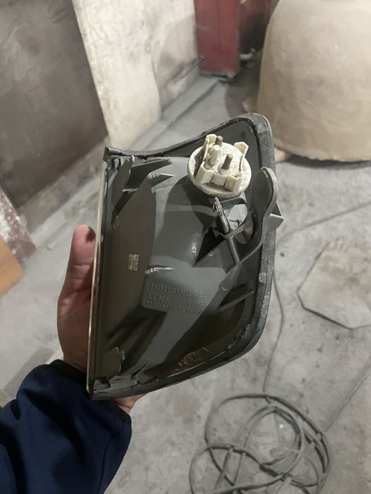 Поворотник правый мерседес 124