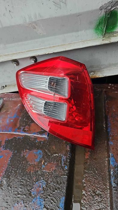Задний фонарь на Honda Fit