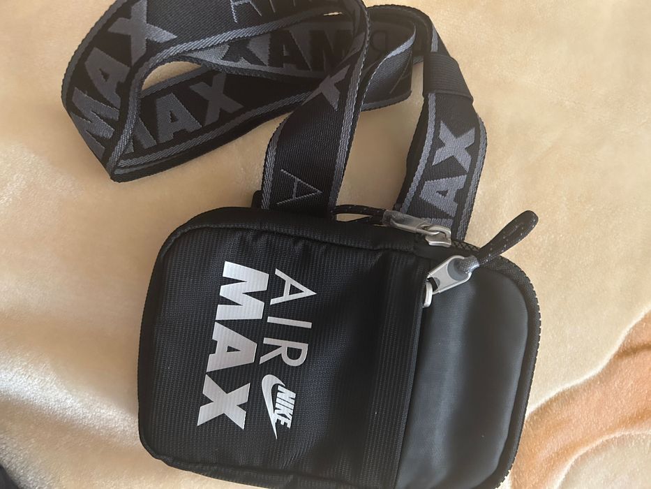 Нова, оригинална чанта Nike air max