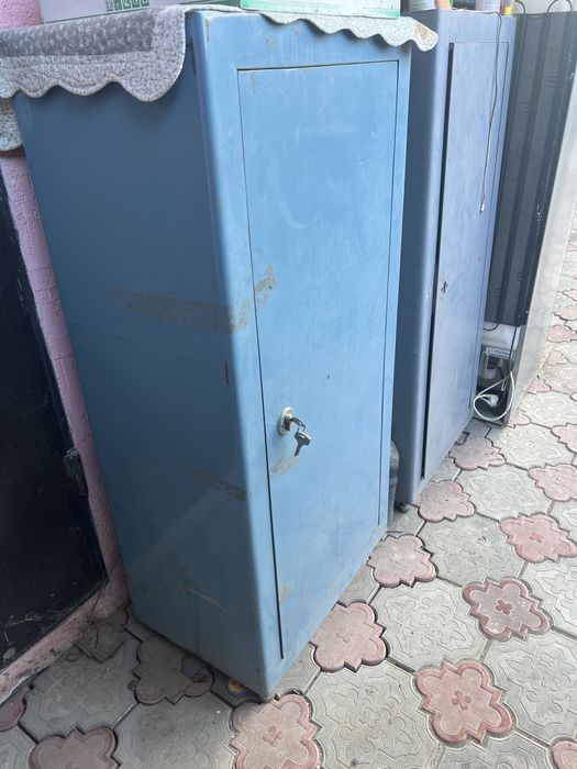 Продам б/у металический сейф