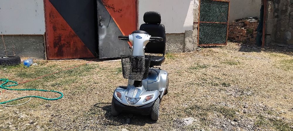 Електрически скутер за трудно подвижни хора