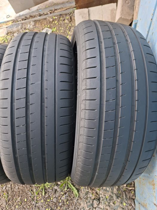 Продам шины 255/45/21 якохама