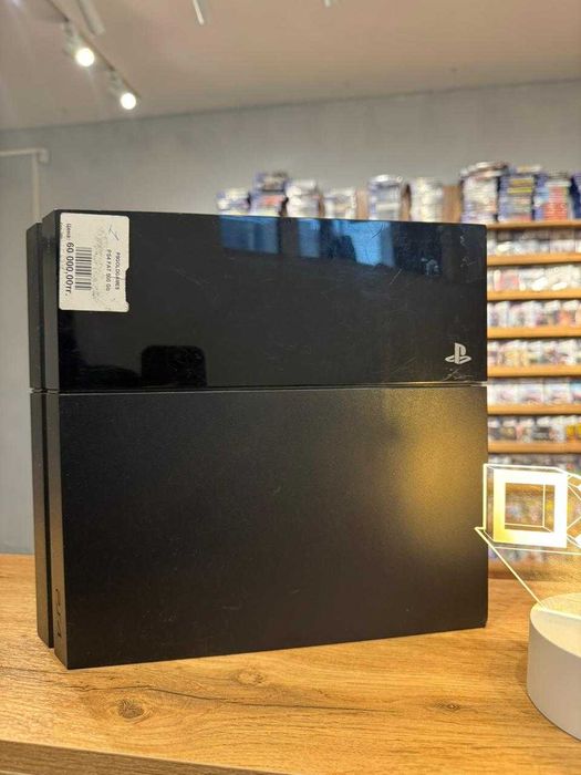 Продаю PlayStation 4 FAT 500 GB
