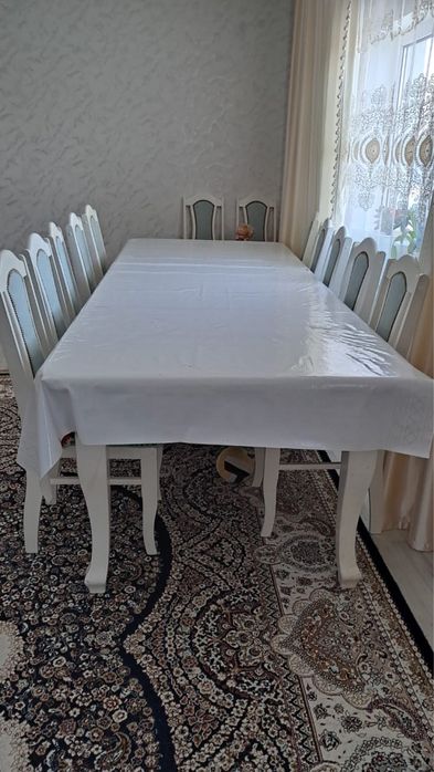 Стол для гостинной