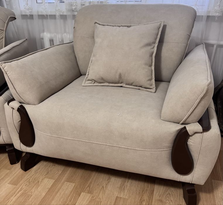 Мебель :диван и 2 кресла (новые!)