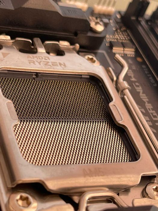 Placa de Baza Asus ROG Strix B650E-I Gaming Wifi - DEFECT -