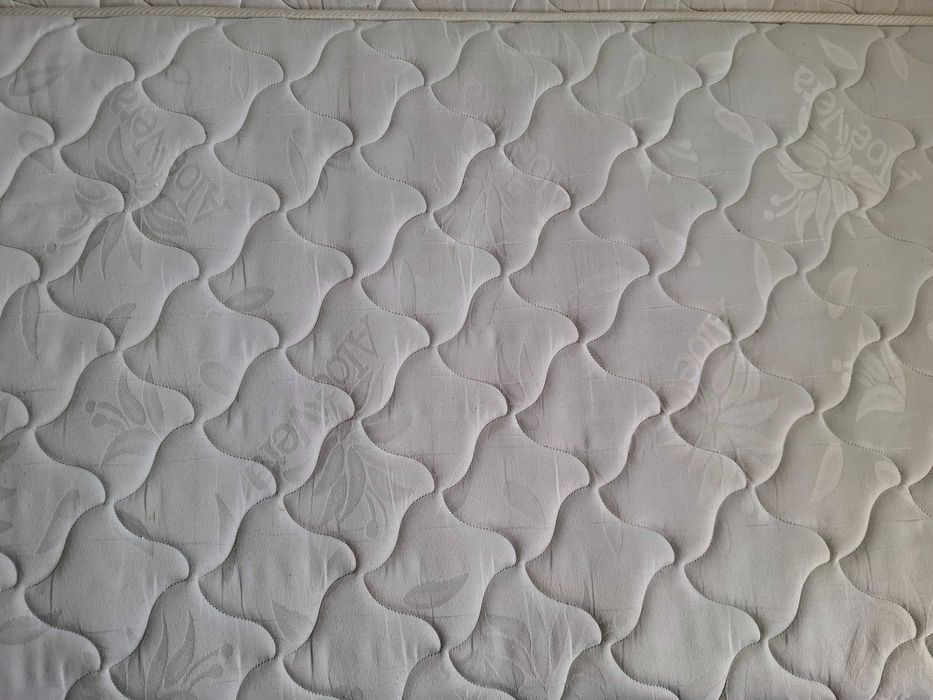 Продавам спалня 150/200 с два матрака