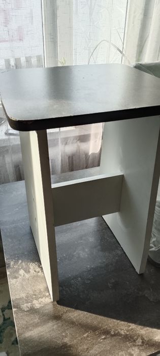 Продам стол со стульями.