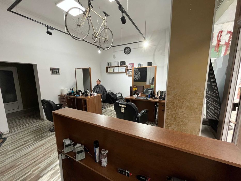 Vând frizerie complet utilata