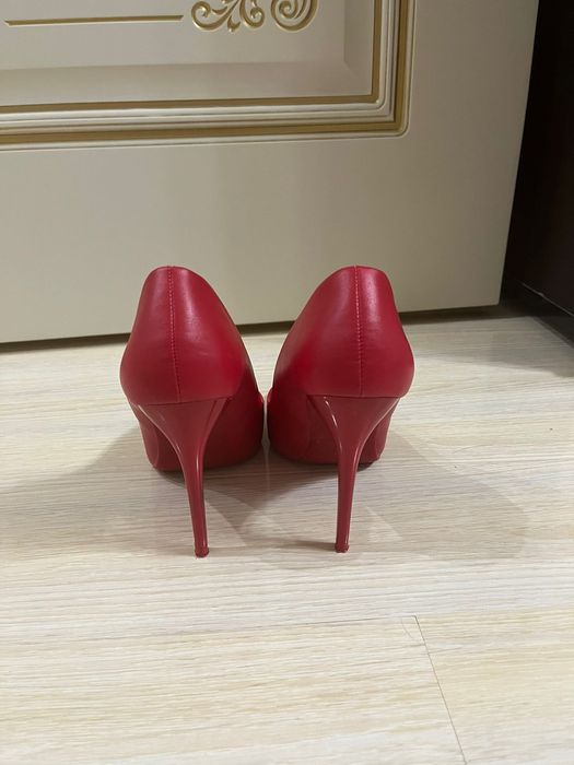 Продам женские туфли