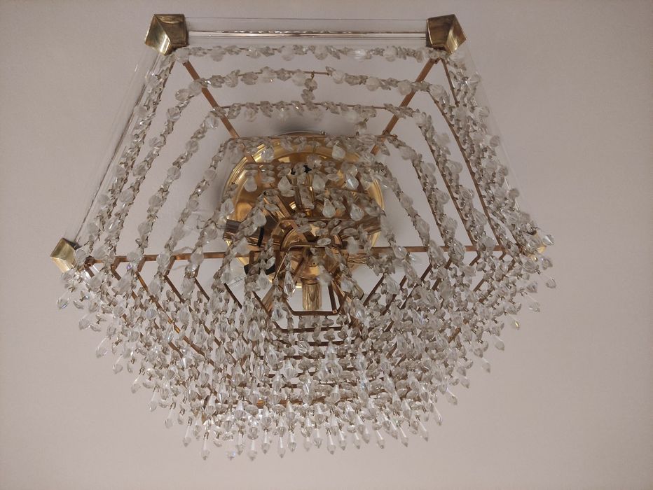 Продаю люстры хорошие