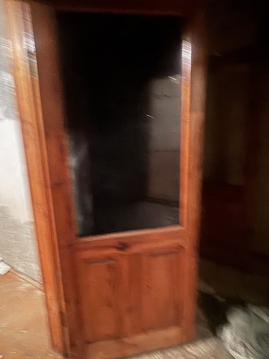 Срочно продам деревянные двери
