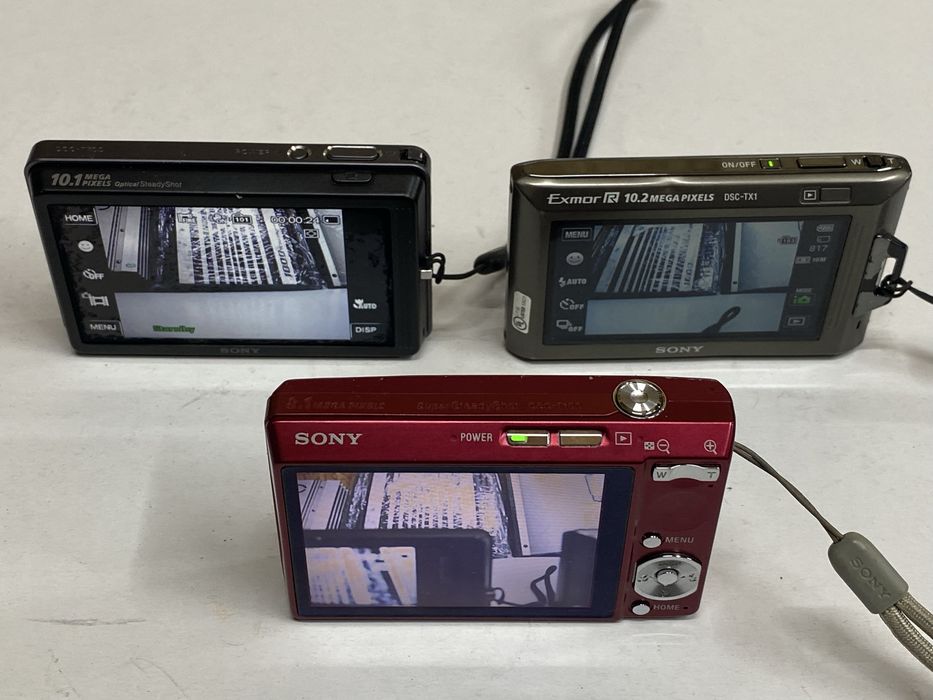 Aparate foto compacte Slim Sony CyberShot,carcasa metalica