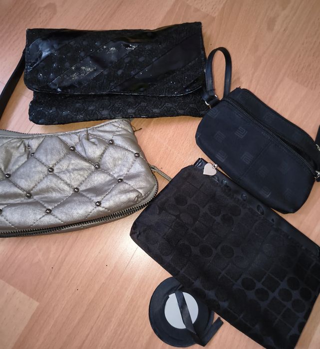 Малки чантички и несесери