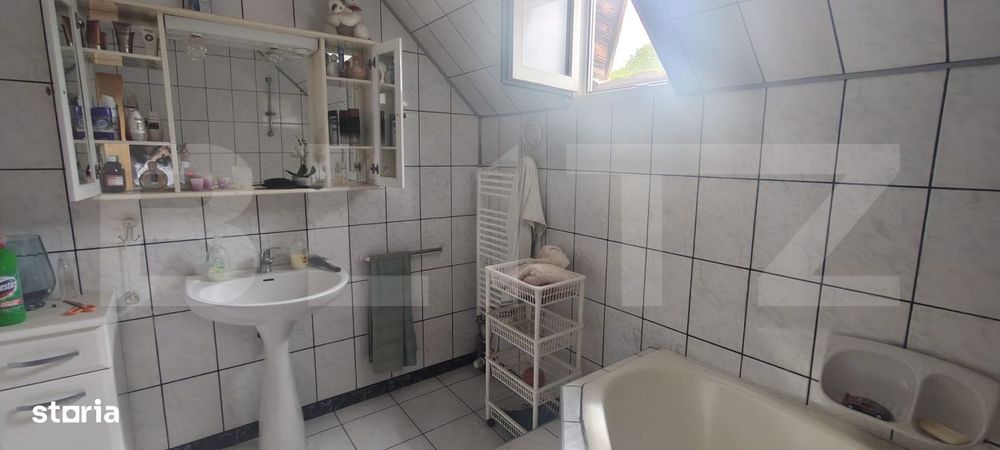 Casa spatioasa P+1+M cu anexa si 2 garaje,  - zona Valea Budacului –
