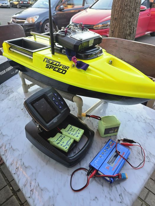 Лодка за захранка NEED FOR SPEED