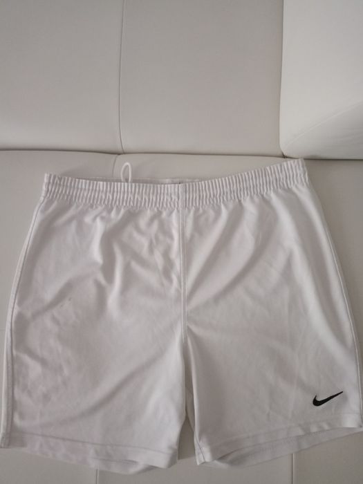 Vând bermude sport/baie,mărimea L, produs de calitate,in stare buna