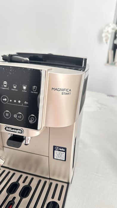 Expresor nou delonghi