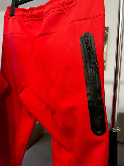 Compleu Nike Tech Rosu (marimi: S, M, L, XL, XXL)